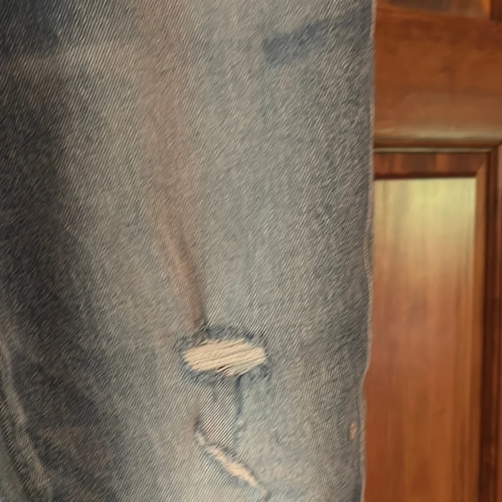 Lucky Brand Straight Leg Blue Jeans with Modern Distressing - Picture 4 of 11